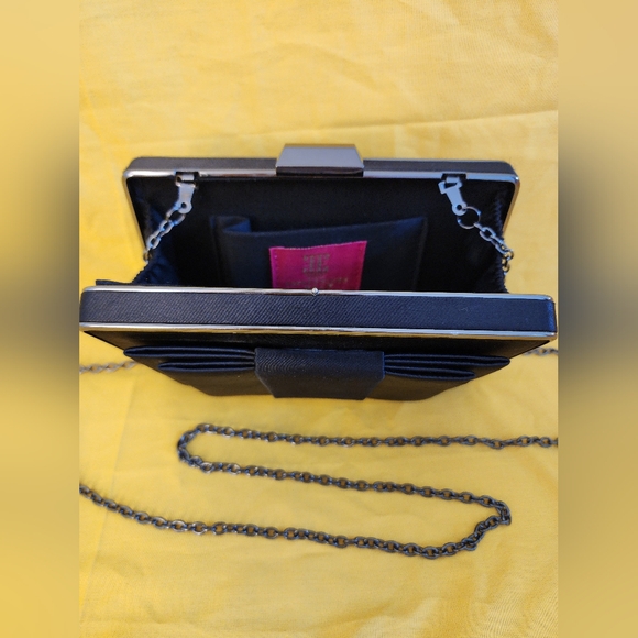 Expressions Handbags - Vintage Expressions NYC Crossbody Purse